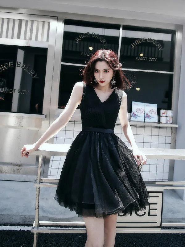 sweetheart neckline prom dressesBlack v neck tulle short prom dress, homecoming dress  8060