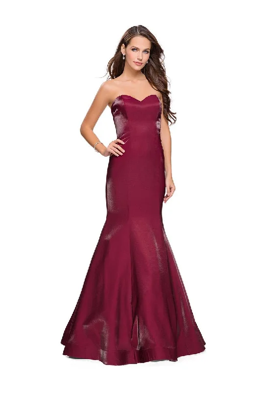 Formal Dress Trends 2023La Femme - 25383 Lustrous Strapless Satin Trumpet Gown